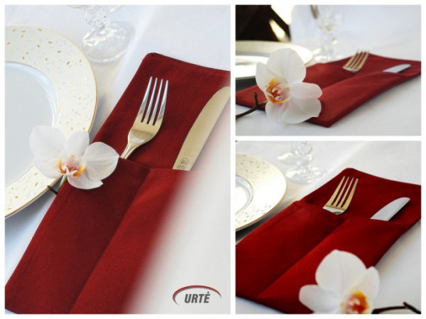 Burgundy color cutlery pocket 3