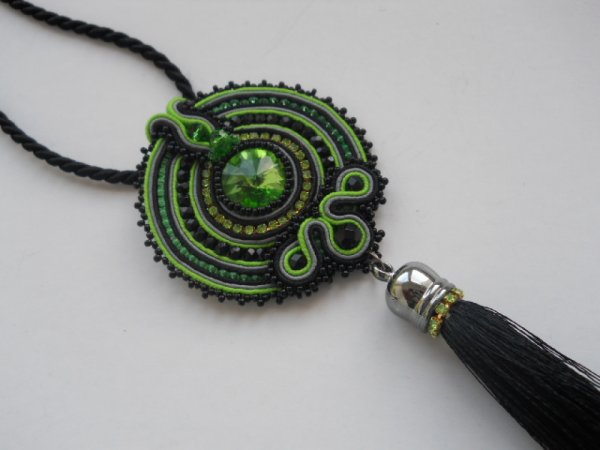 Sutažo pakabukas "Pavasarėja" - Soutache