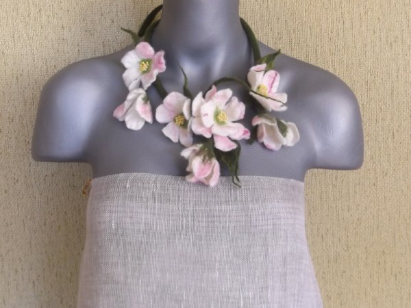 veltas kaklo papuošalas "obelis" - Necklaces