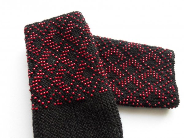Riesines su vysniniais karoliukais - Wristlets