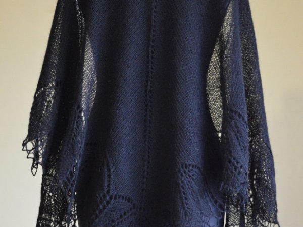 Juoda vilnone skara - Wraps & cloaks