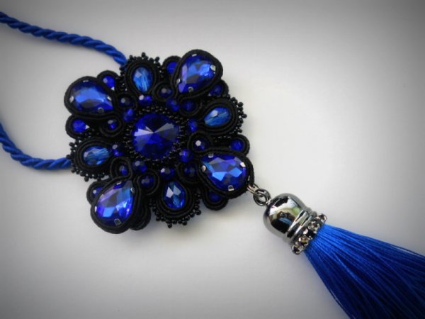 sutažo pakabukas "sapphire" 2