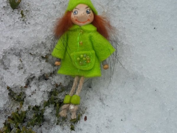 sagė-mergytė - Brooches