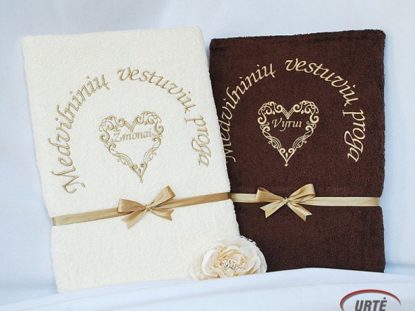 Dovana medvilninių vestuvių proga - siuvinėtų rankšluosčių komplektas 1