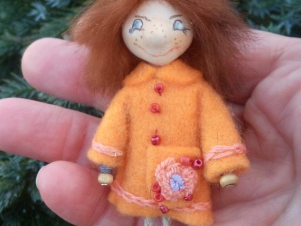 nuotaikinga lėlė-sagė - Brooches