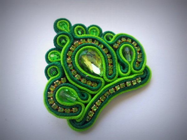 sutažo sagės "Karūnėlės" - Soutache