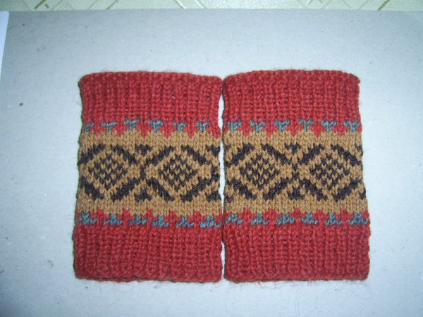 Megztos riešinės su raštais - Wristlets