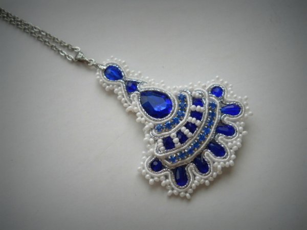 mini pakabukas "Šokis" - Soutache