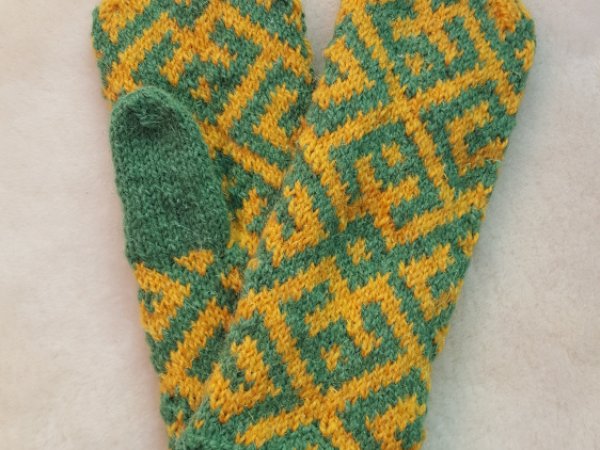 zalios spalvos rastuotos pirstines - Gloves & mittens