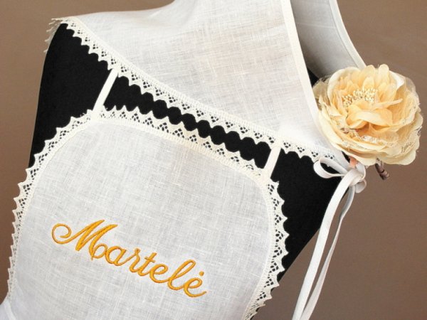 Jaunosios prijuostė su skarele 1