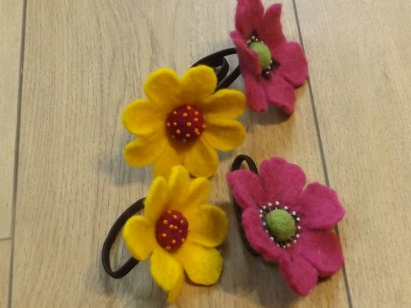 gėlės į plaukus mažoms damutėms - Hair accessories