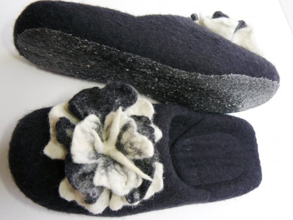 Handmade felted slippers. Non slippery sole. 2