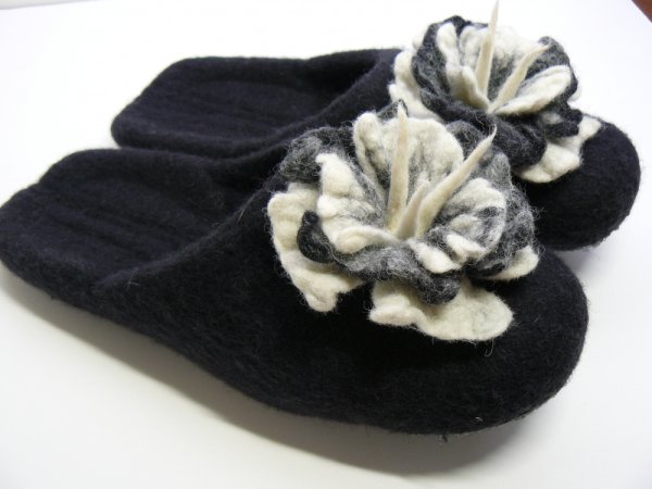 Handmade felted slippers. Non slippery sole. 3