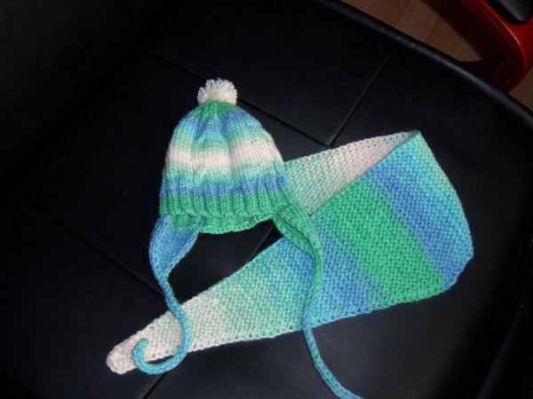 Kepurytes ir salikelio komplektukas - Children clothes