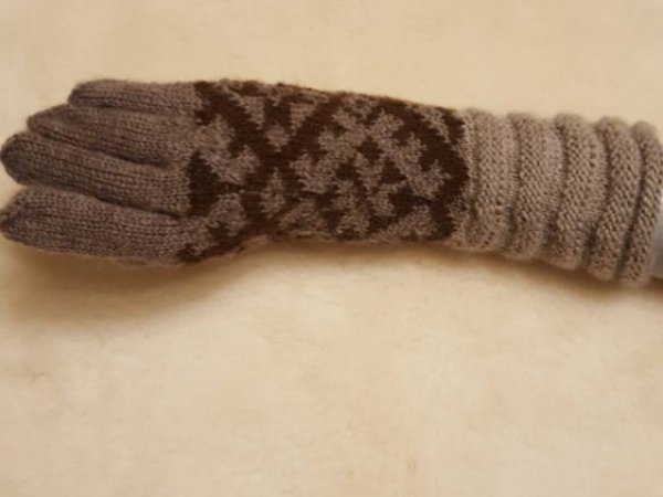 pilkos  pirstines su rudos spalvos rastu - Gloves & mittens