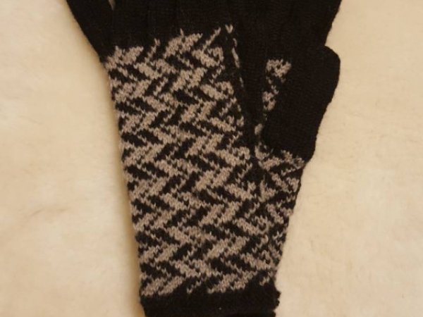 juodos pirstines su pilku rastu - Gloves & mittens