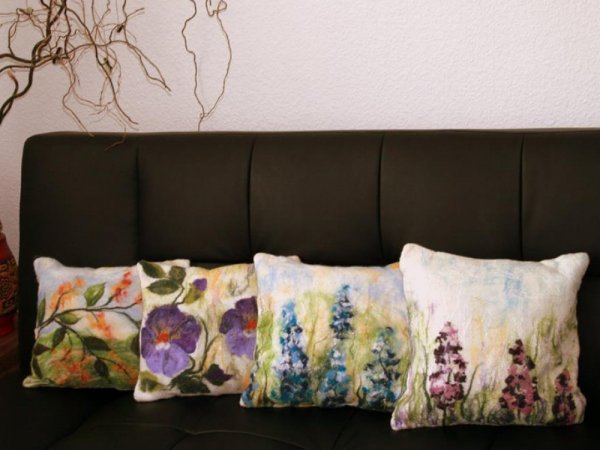 Pagalvėlių užvalkalai ,,PAVASARIO ŽIEDAI ,, - Blankets & pillows