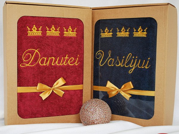 Vardinis rankšluostis su karūnomis 1