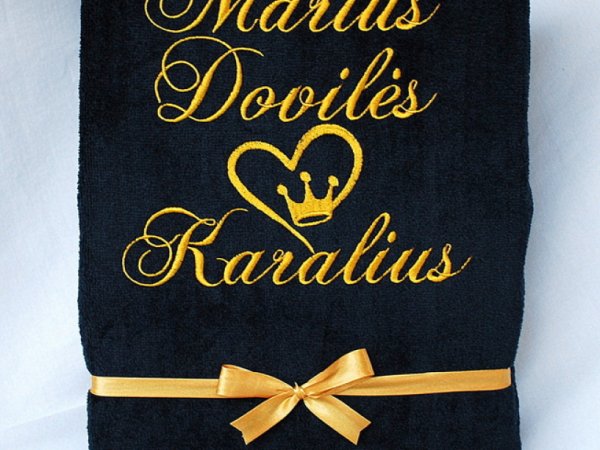 Siuvinėtas vardinis chalatas - Karaliui 1