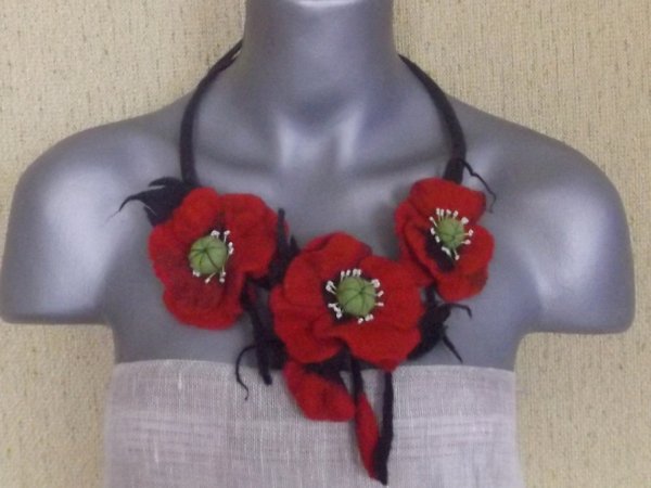 veltas kaklo papuošalas su aguonom - Necklaces