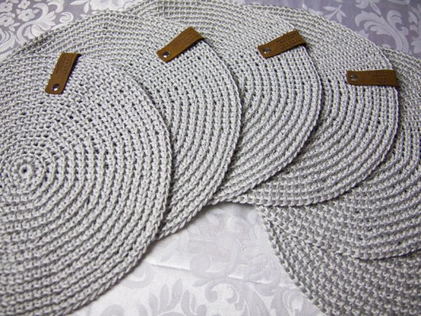Nerti sidabriniai stalo padėkliukai - Tablecloths & napkins