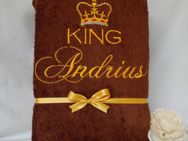 Siuvinėtas vardinis chalatas - Karaliui - King 2