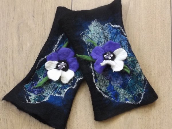 Veltos riešinės " Alisa" - Wristlets