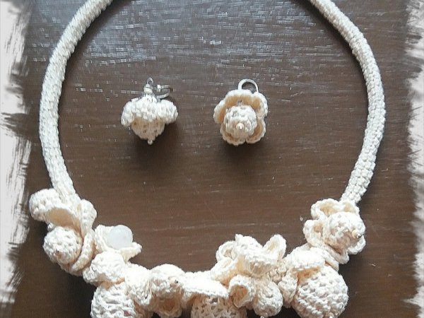 Šviesusis komplektukas - Necklace