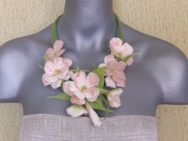 Veltinio papuošalas"Žydėjimas2" - Necklaces