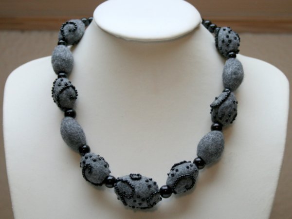 Kaklo papuošalas ,,PILKOJI  KOLJE ,, - Necklaces