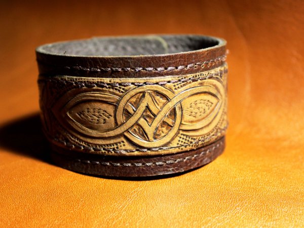 Genuine leather bracelet - Leather articles
