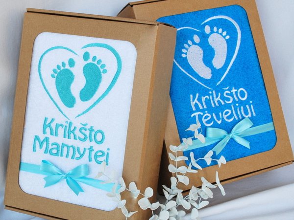 Dovana krikšto tėvams - siuvinėti rankšluosčiai - Mylimos pėdutės 1