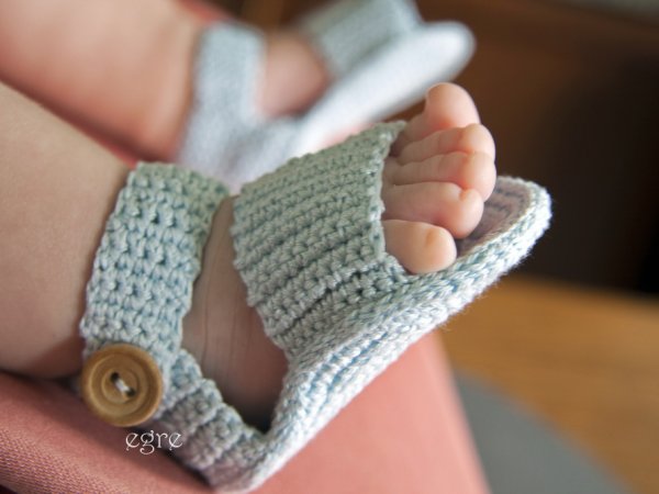 Knitted baby sandals 3