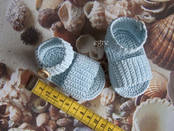 Knitted baby sandals 2