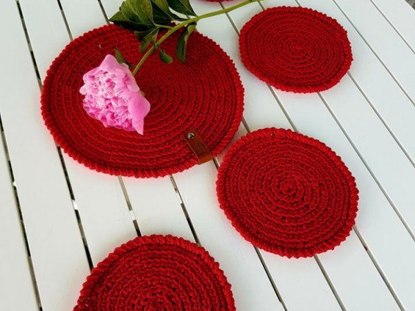 Nerti stalo padėkliukai raudoni - Tablecloths & napkins