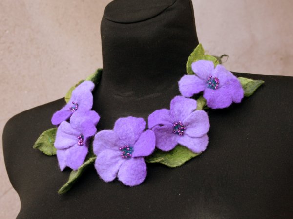 Veltas kaklo papuošalas ,,VIOLA ,, 2