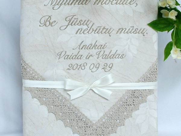 Dovana mylimai močiutei - siuvinėta staltiesė - For interior
