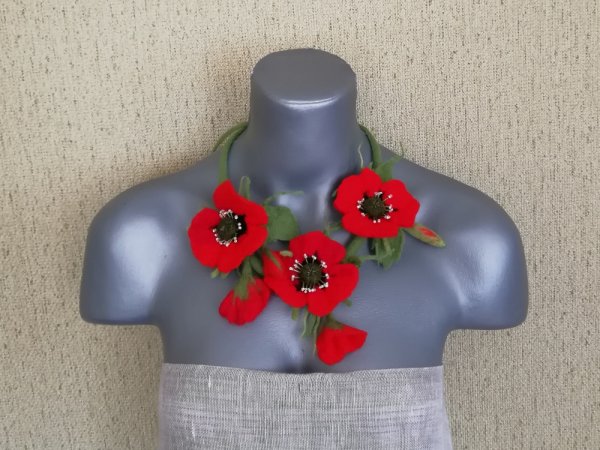 Laukinių aguonų žydėjimas - Necklaces