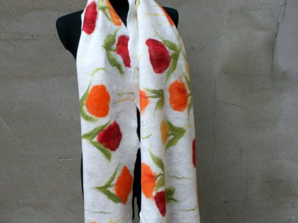 Veltas  šalikas ,, TULPIŲ PIEVA ,, - Scarves & shawls