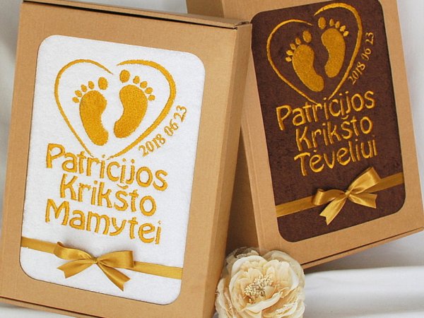 Vardinė dovana krikšto tėvams - siuvinėti rankšluosčiai - Auksinės pėdutės 1