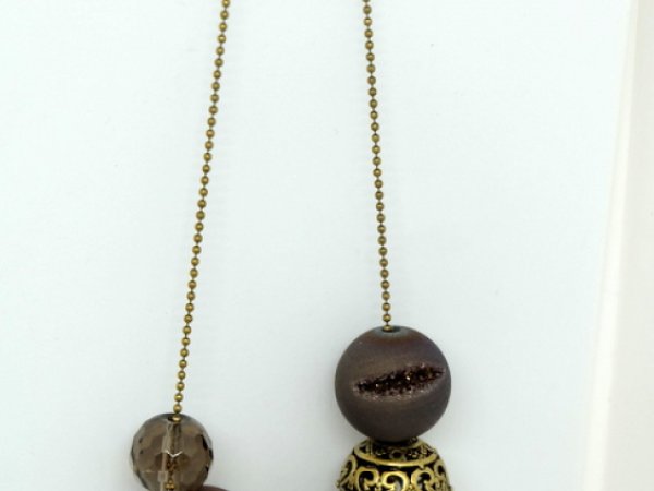  Pendant on neck - Agatha Druza 2