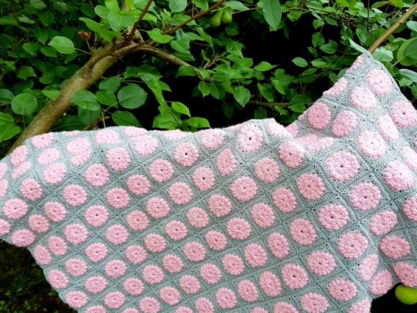 Nertas pledas iš gėlyčių - Plaids & blankets
