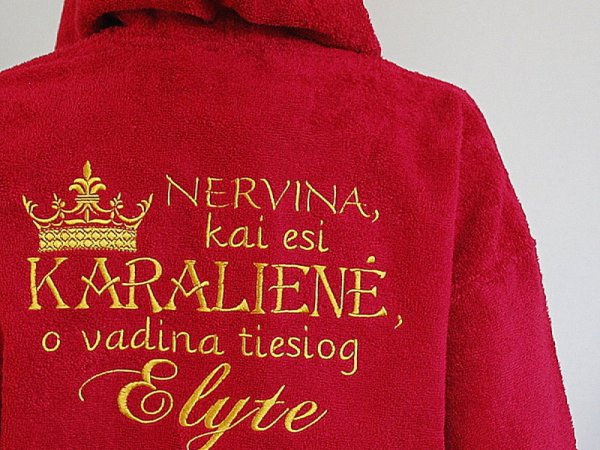 Siuvinėtas vardinis chalatas - Karalienei 1