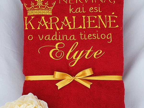 Siuvinėtas vardinis chalatas - Karalienei 2