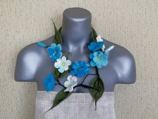 Veltas papuošalas su turkio spalvos gėlėm 2