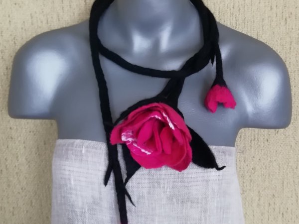 Veltas papuošalas "Rožinė svajonė" - Necklaces