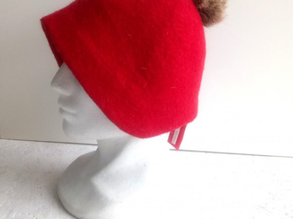 Velta minimalistine kepure raudona - Hats