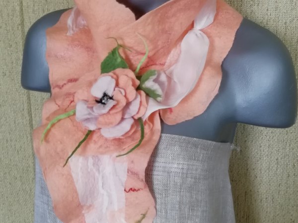 Veltas šalikas su sage "Švelnumas" 2