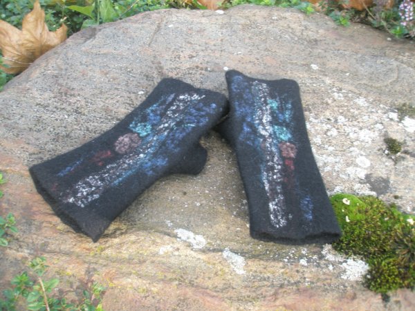 juodos riešinės su pirštu - Wristlets