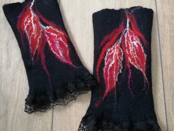 Veltos riešinės "Liepsnos" - Wristlets
